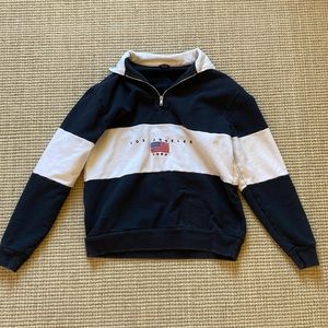 brandy melville john galt blue & white los angelas quarter zip